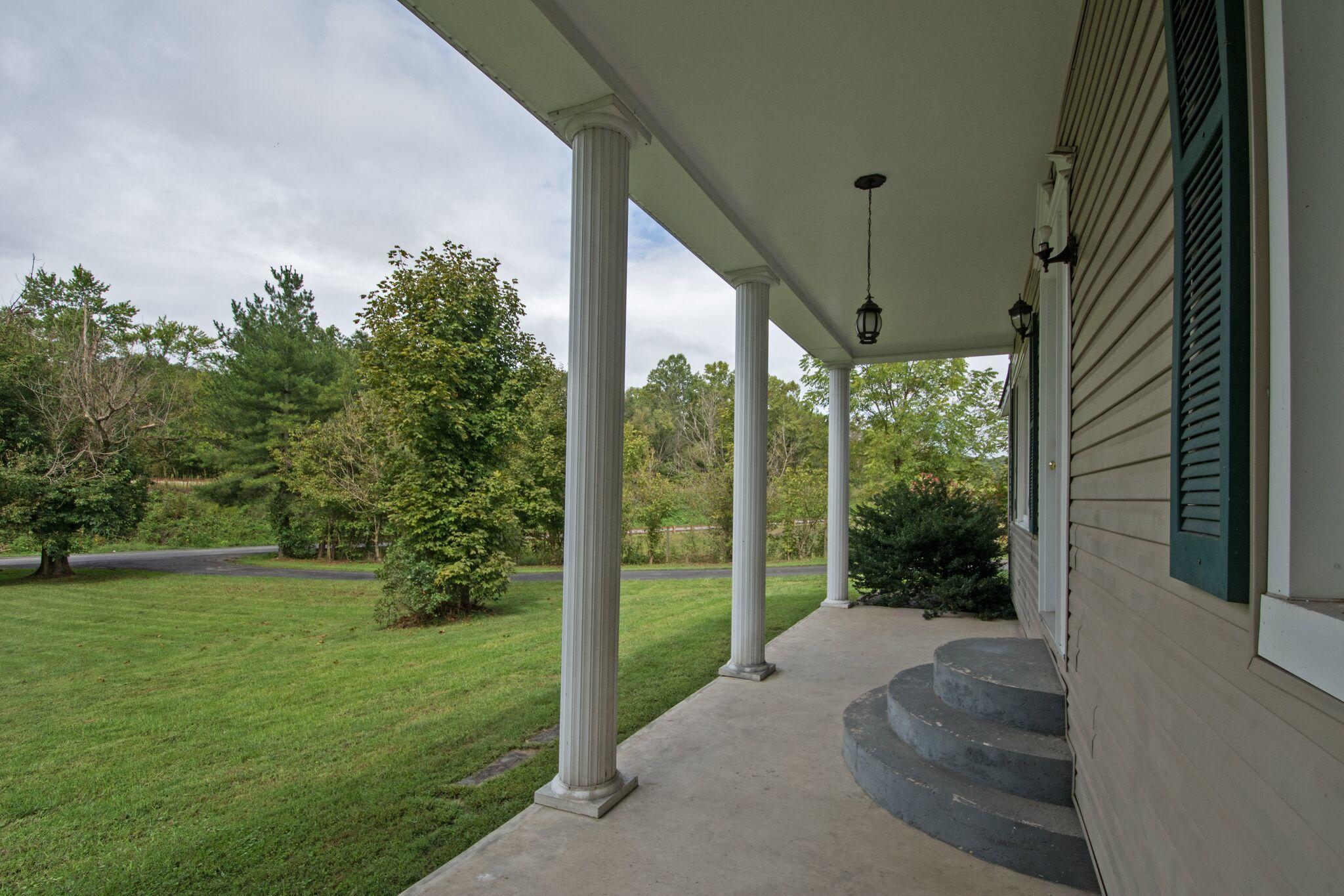 1698 Lowell Road Pence Springs, WV 24962 - Photo 4 of 26 Gallery Image 4