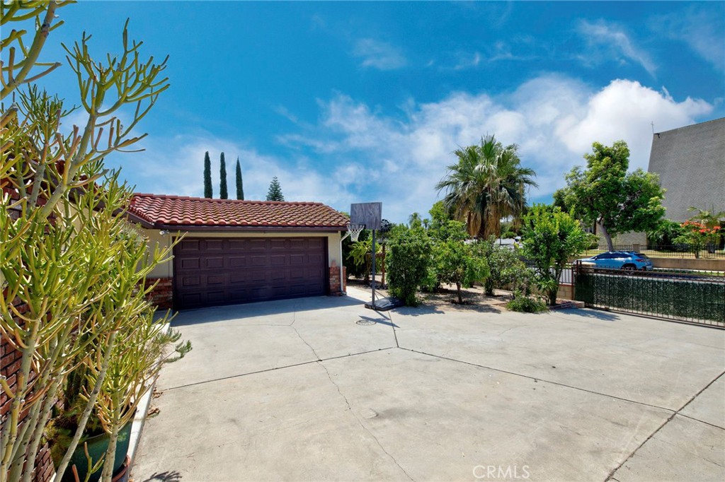 129 East Rancho Road Corona, CA 92879 - Photo 5 of 42