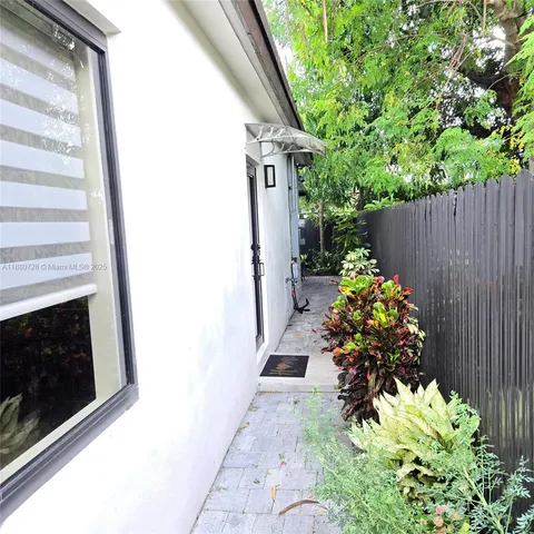 a bunch of flowers in back yard of the house