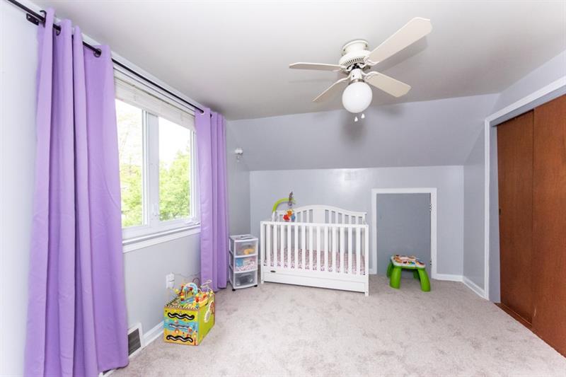 10089 Grubbs Road Wexford, PA 15090 - Photo 17 of 25 Alternate view of 3rd bedroom.