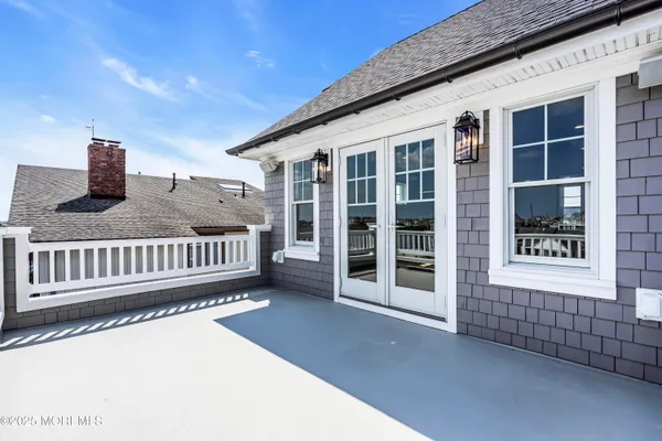 $6,499,000 | 122 Squan Beach Drive, Mantoloking, NJ 08738