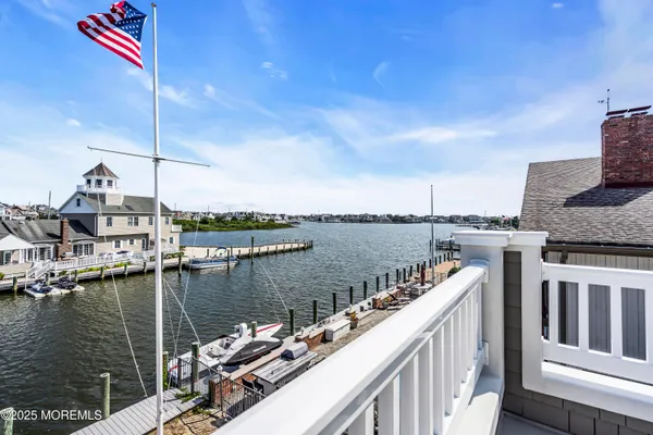 $6,499,000 | 122 Squan Beach Drive, Mantoloking, NJ 08738