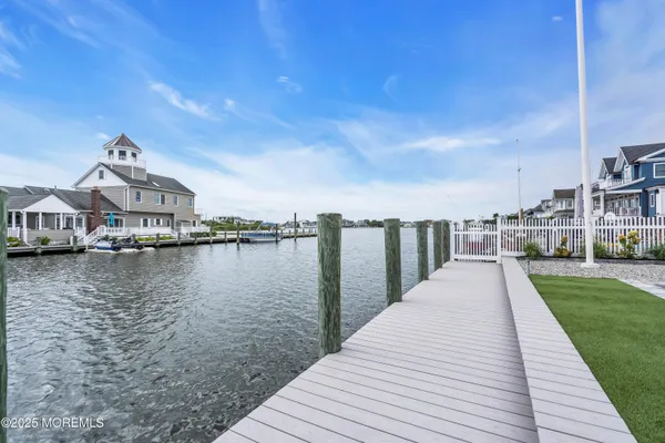 $6,499,000 | 122 Squan Beach Drive, Mantoloking, NJ 08738