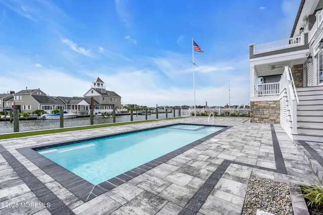 $6,499,000 | 122 Squan Beach Drive, Mantoloking, NJ 08738