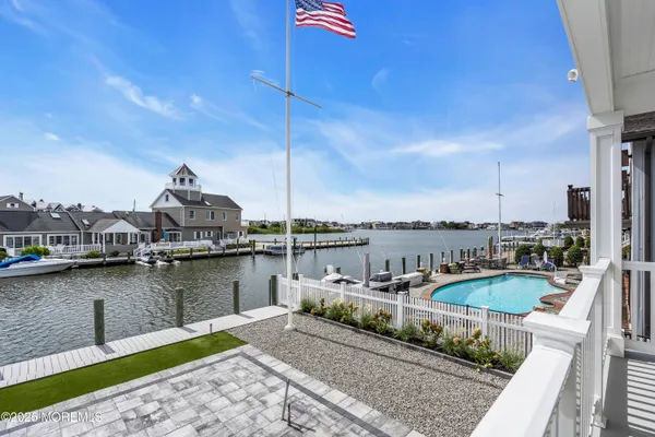 $6,499,000 | 122 Squan Beach Drive, Mantoloking, NJ 08738