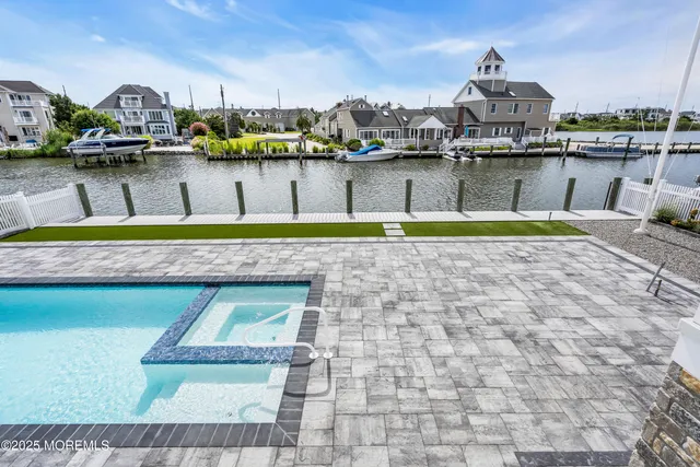 $6,499,000 | 122 Squan Beach Drive, Mantoloking, NJ 08738
