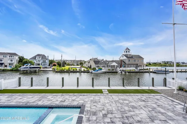 $6,499,000 | 122 Squan Beach Drive, Mantoloking, NJ 08738