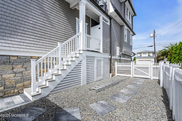 $6,499,000 | 122 Squan Beach Drive, Mantoloking, NJ 08738