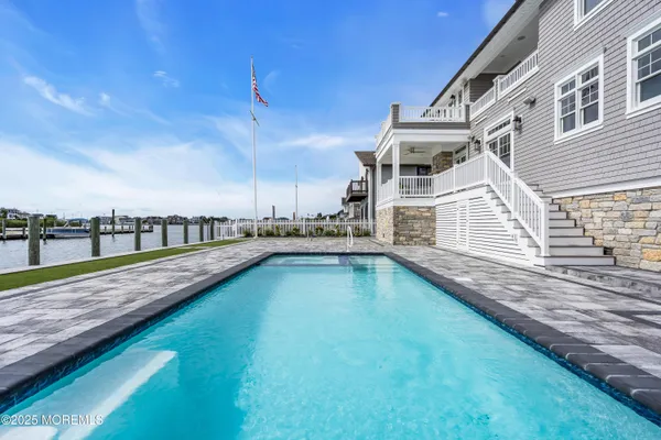 $6,499,000 | 122 Squan Beach Drive, Mantoloking, NJ 08738