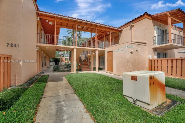 $2,050 | 7241 Miami Lakes Drive, Unit D14, Miami Lakes, FL 33014