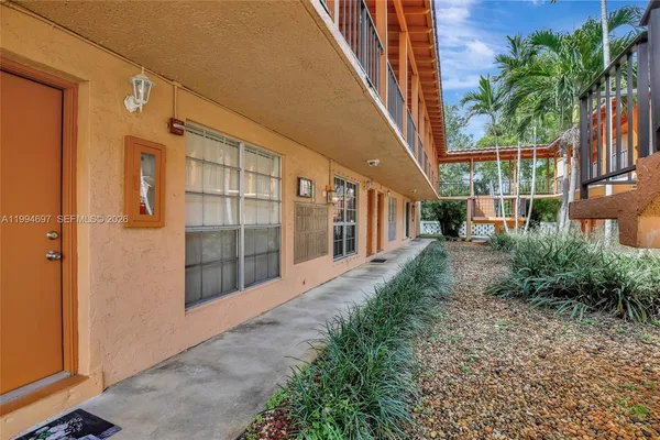$2,050 | 7241 Miami Lakes Drive, Unit D14, Miami Lakes, FL 33014