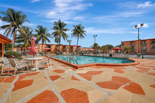 $2,050 | 7241 Miami Lakes Drive, Unit D14, Miami Lakes, FL 33014