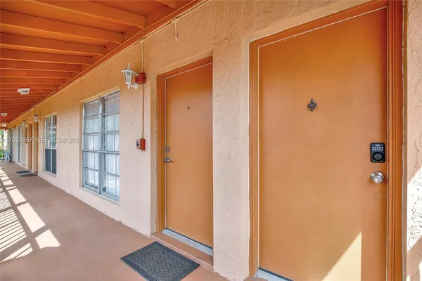 $2,050 | 7241 Miami Lakes Drive, Unit D14, Miami Lakes, FL 33014