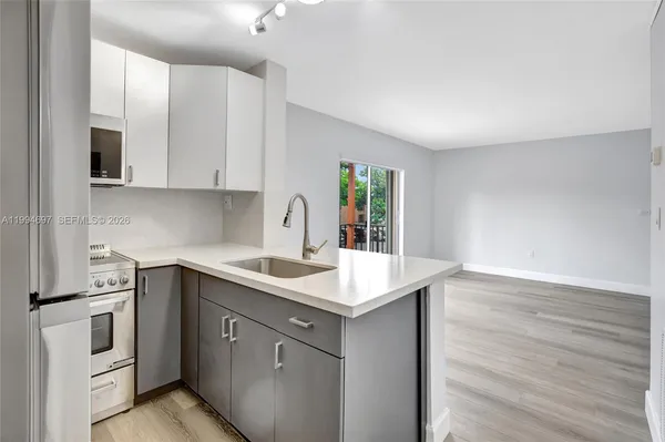 $2,050 | 7241 Miami Lakes Drive, Unit D14, Miami Lakes, FL 33014
