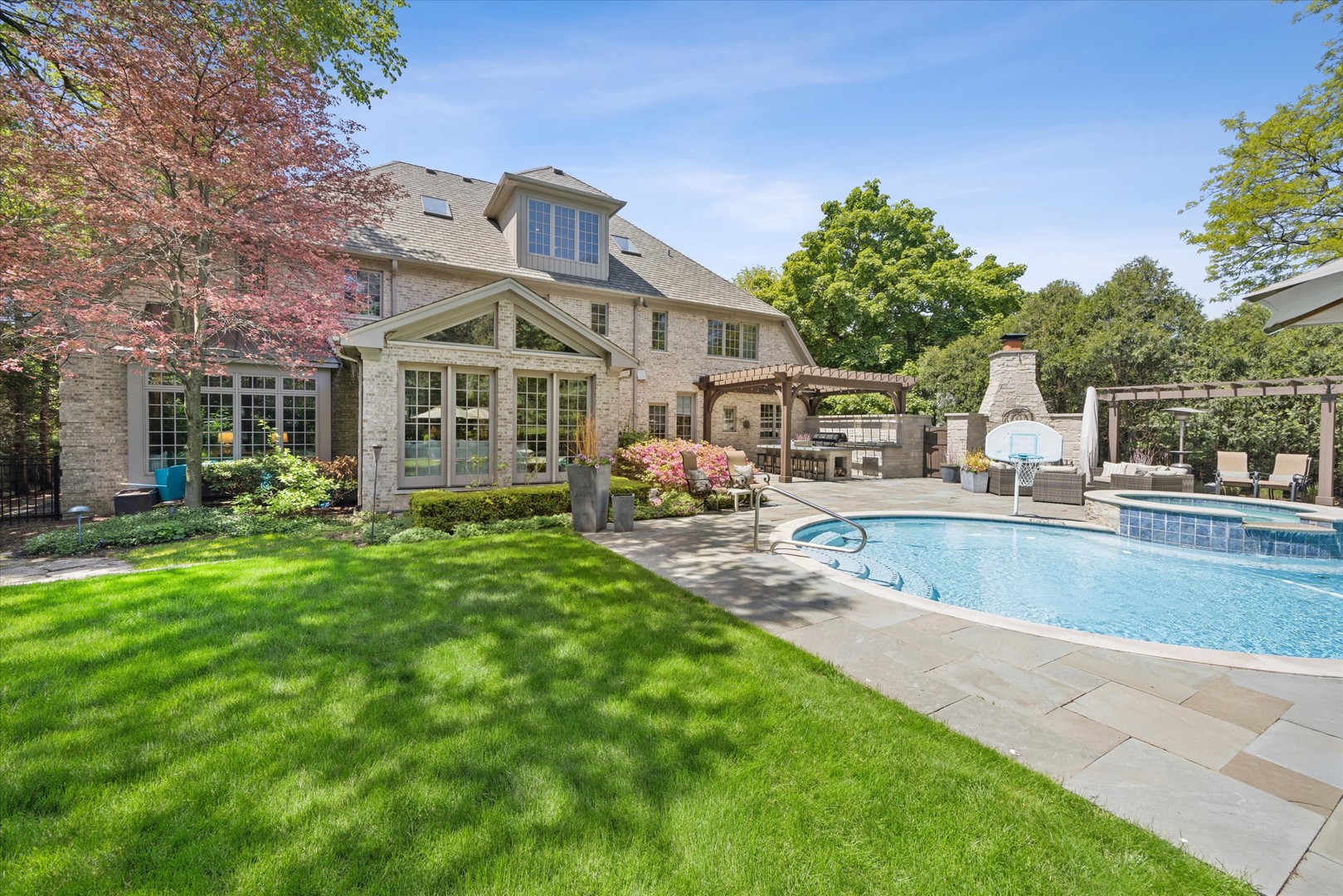 901 Cleveland Road Hinsdale, IL 60521 - Photo 3 of 6 Gallery Image 3
