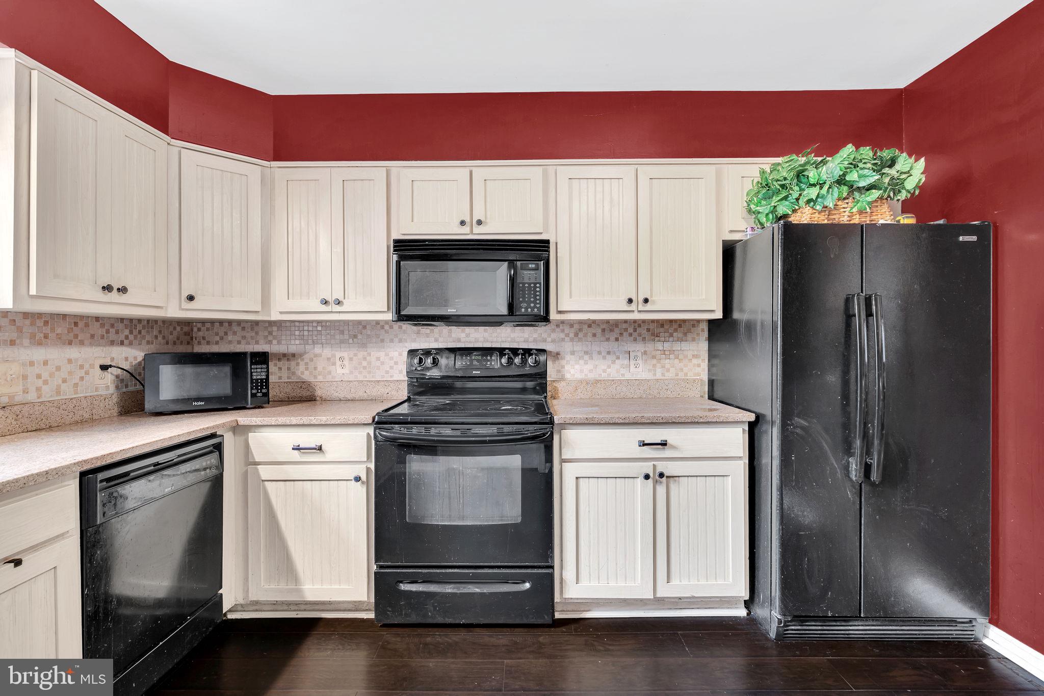 9104 Trumps Hill Road Upper Marlboro, MD 20772 - Photo 10 of 25 a kitchen with a white stove and refrigerator