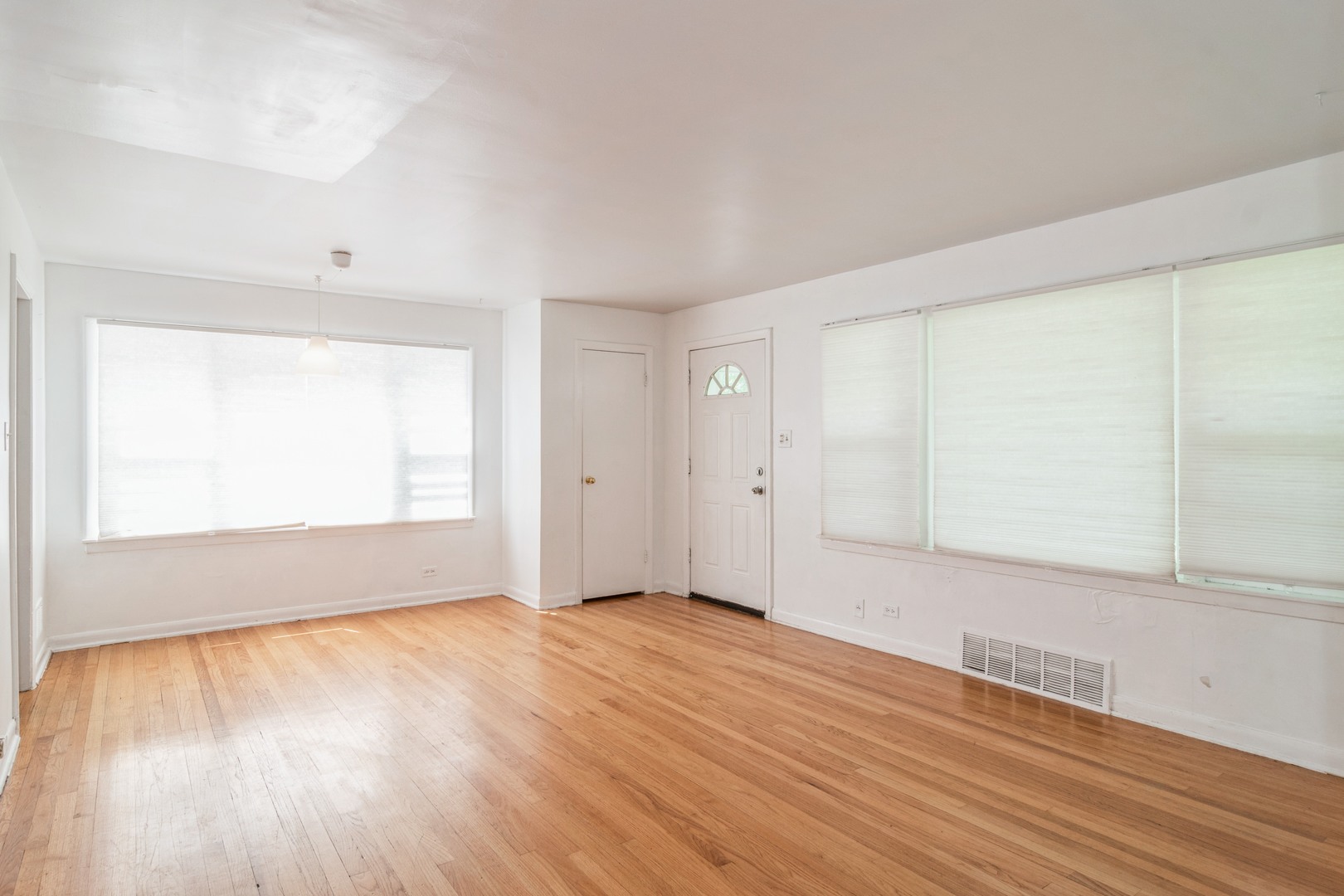 609 North County Line Road Hinsdale, IL 60521 - Photo 4 of 12 an empty room with wooden floor and windows