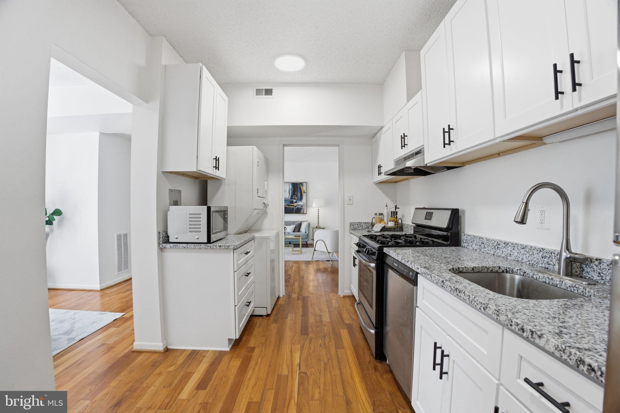 11805 Breton Court, Unit 1A Reston, VA 20191 - Photo 12 of 25 Kitchen with Appliances