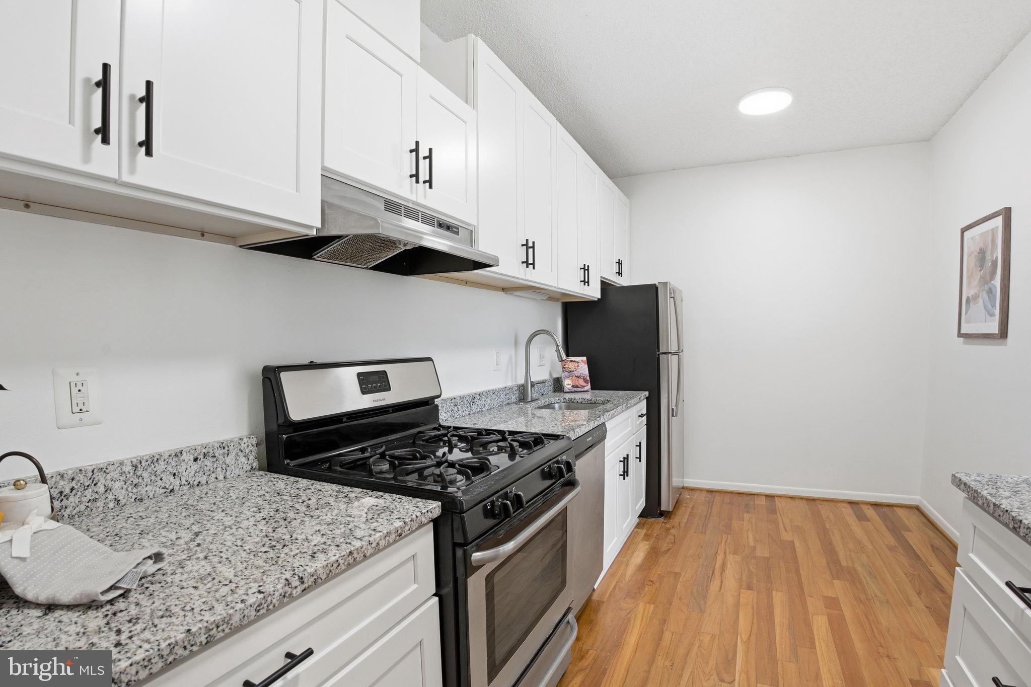 11805 Breton Court, Unit 1A Reston, VA 20191 - Photo 14 of 25 Kitchen with Appliances