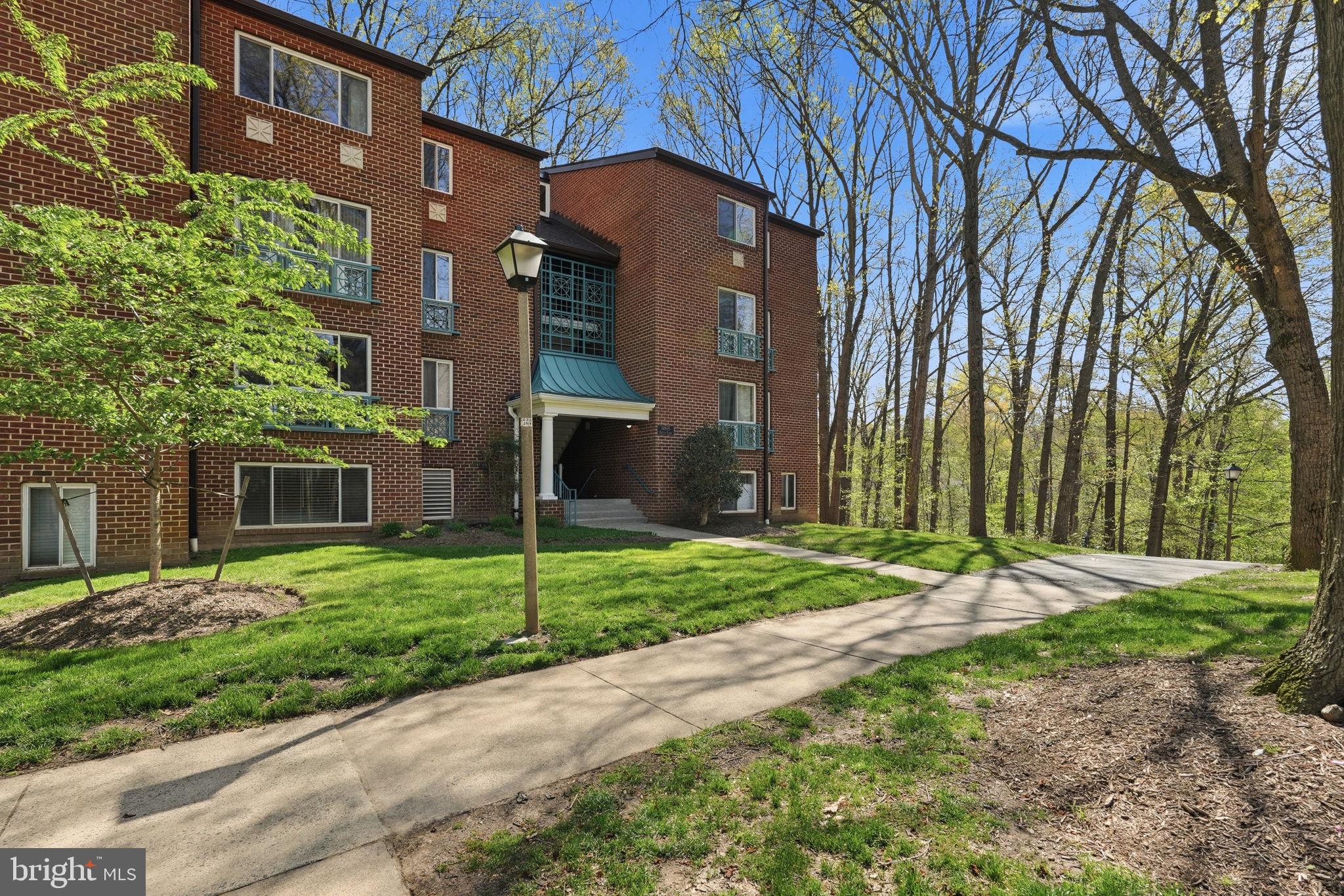 11805 Breton Court, Unit 1A Reston, VA 20191 - Photo 2 of 25 Building Front View