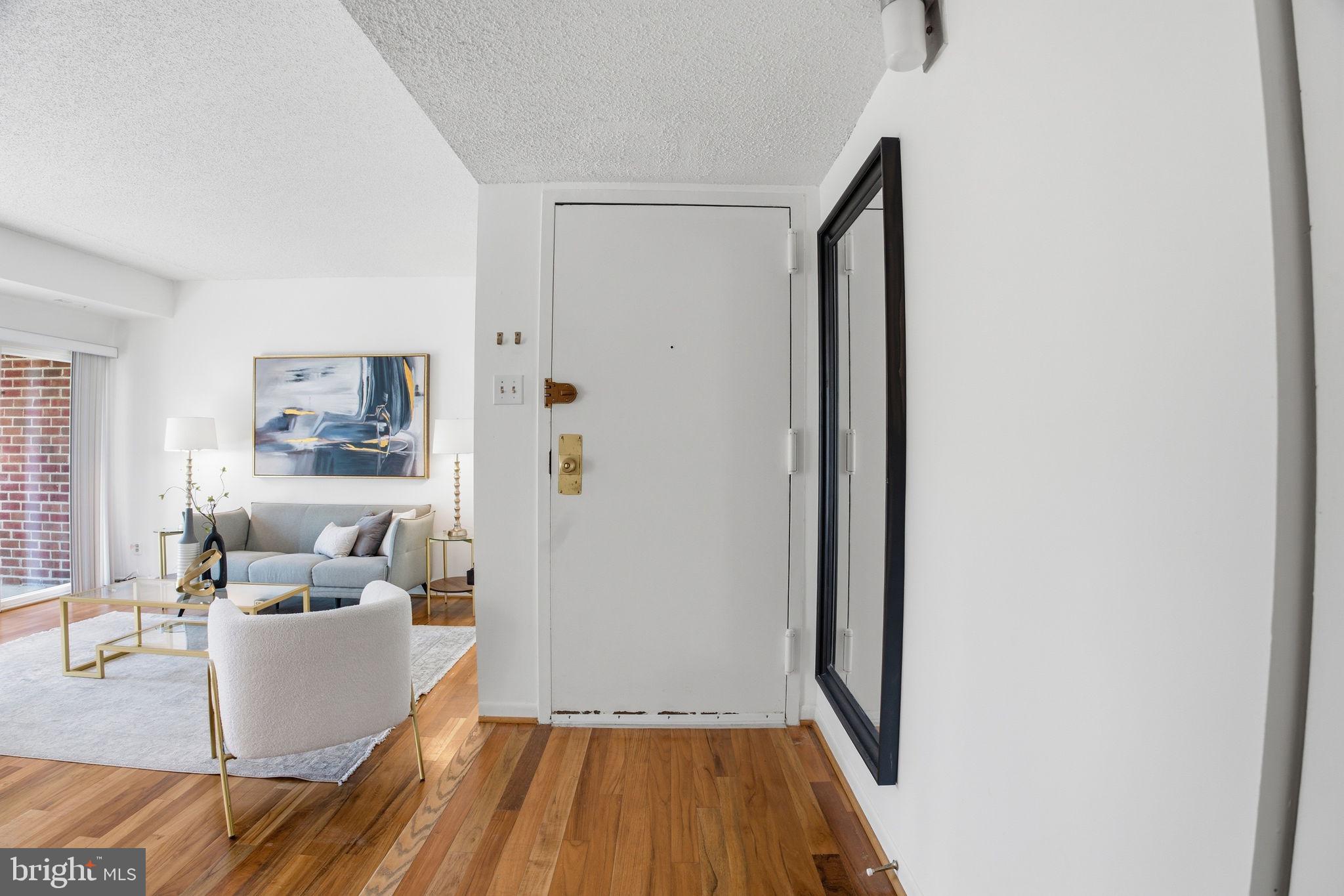 11805 Breton Court, Unit 1A Reston, VA 20191 - Photo 3 of 25 Entryway