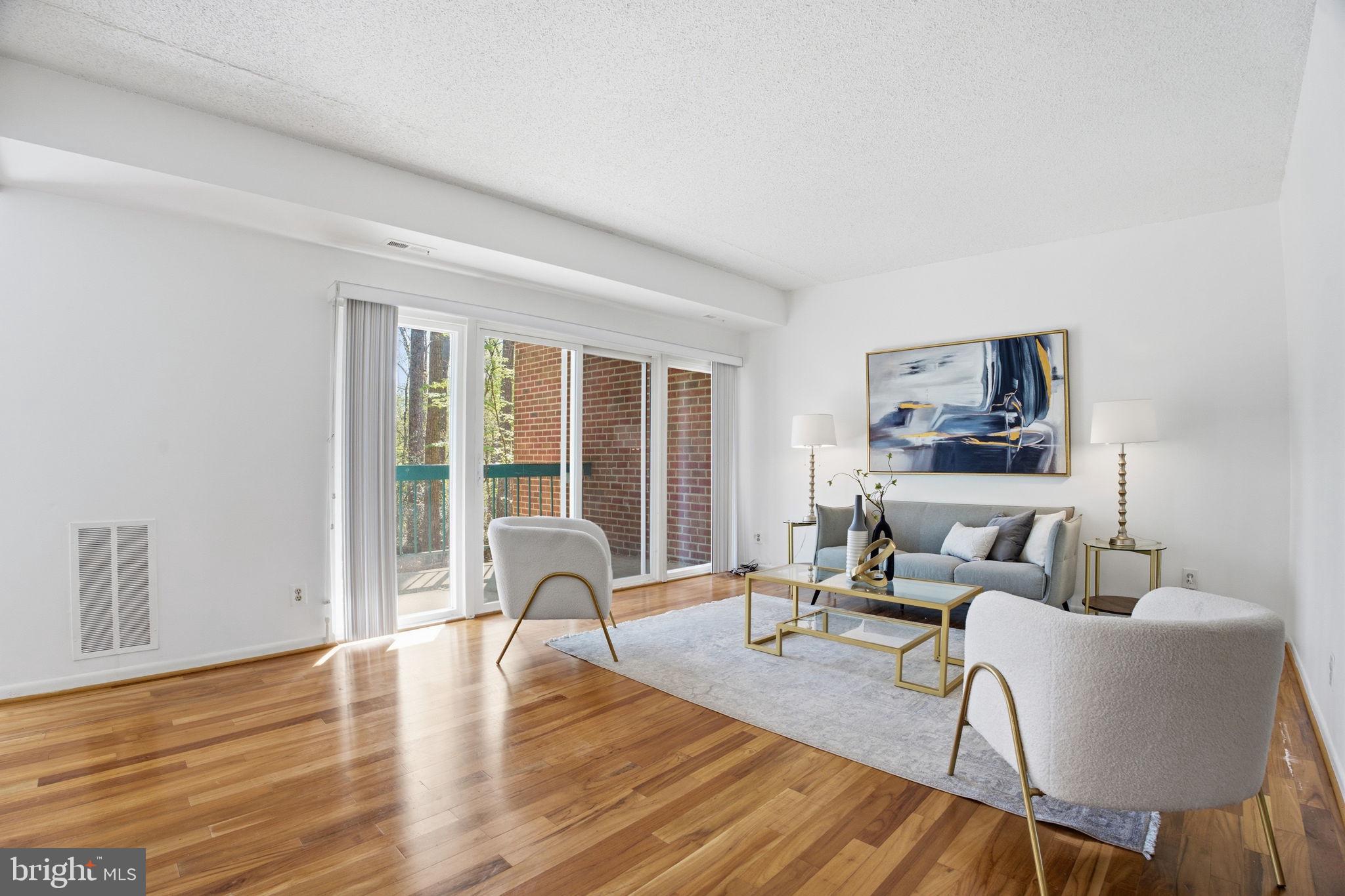 11805 Breton Court, Unit 1A Reston, VA 20191 - Photo 5 of 25 Living Room