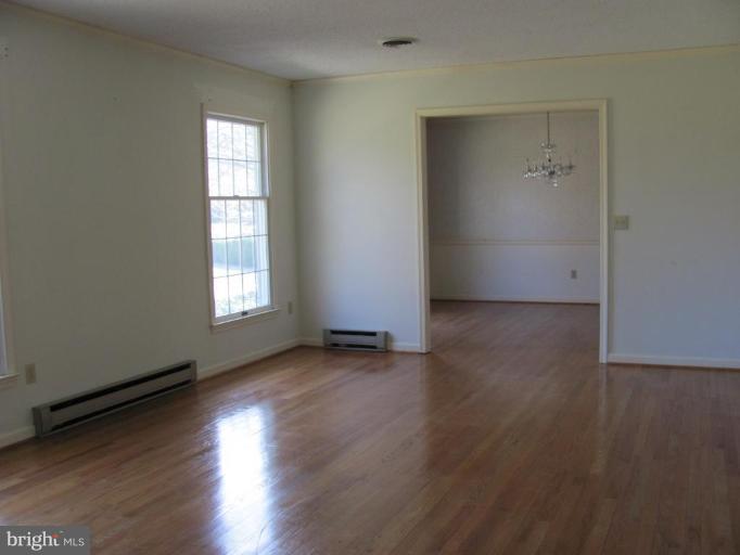 8496 Northbend Road Easton, MD 21601 - Photo 3 of 6 Living Room