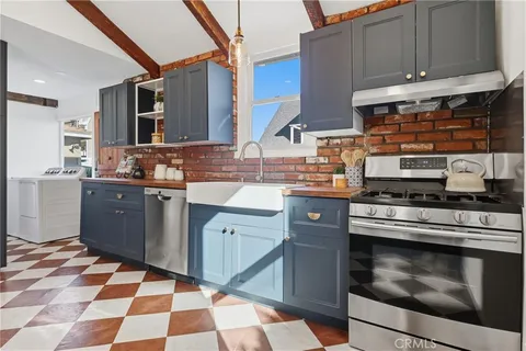 $999,000 | 242 West 17th Street, San Pedro, CA 90731