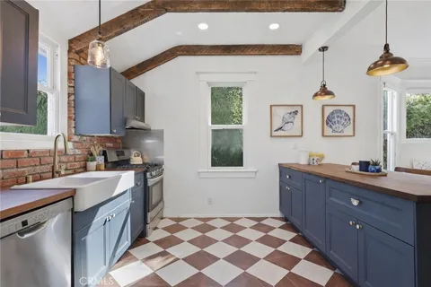 $999,000 | 242 West 17th Street, San Pedro, CA 90731