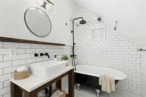 $999,000 | 242 West 17th Street, San Pedro, CA 90731