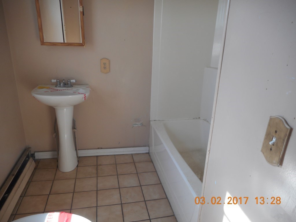 39 Clyde Street West Warwick, RI 02893 - Photo 3 of 9