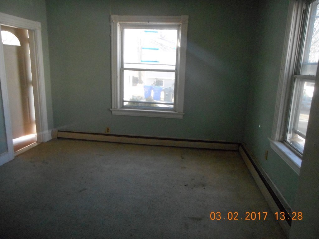 39 Clyde Street West Warwick, RI 02893 - Photo 4 of 9