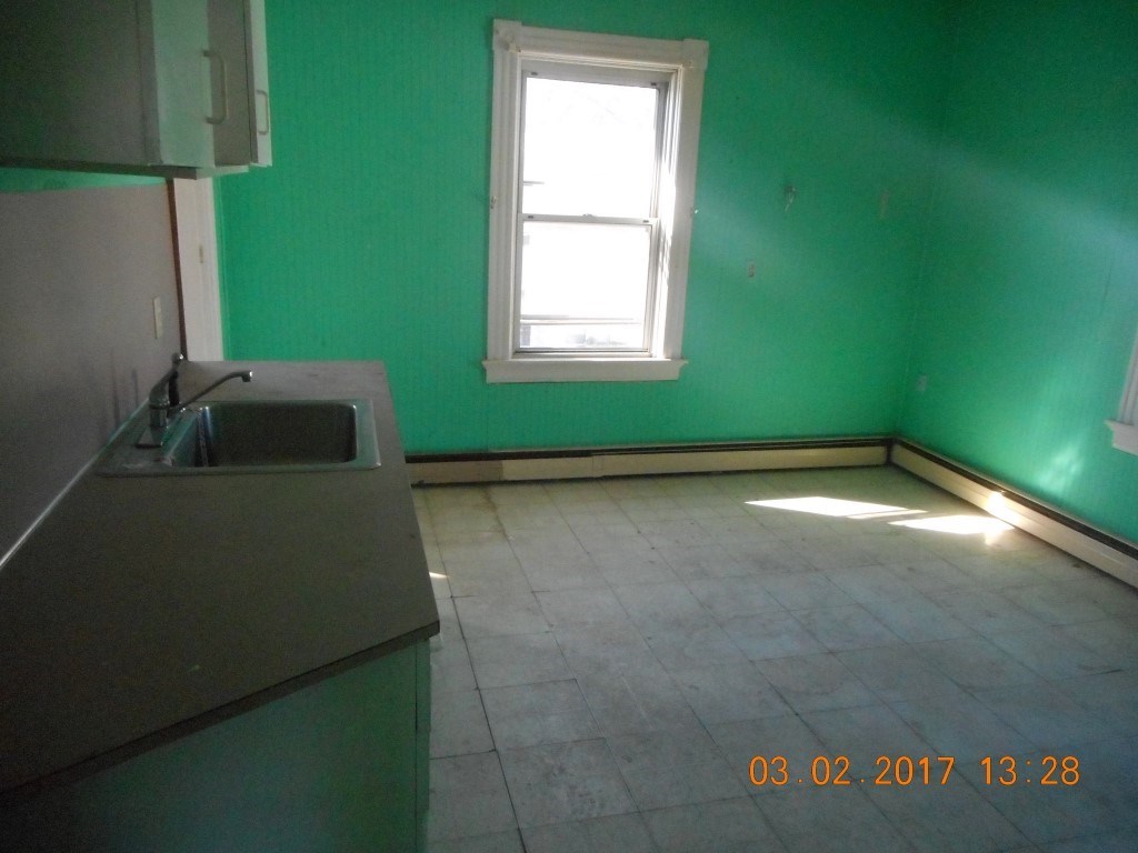 39 Clyde Street West Warwick, RI 02893 - Photo 5 of 9