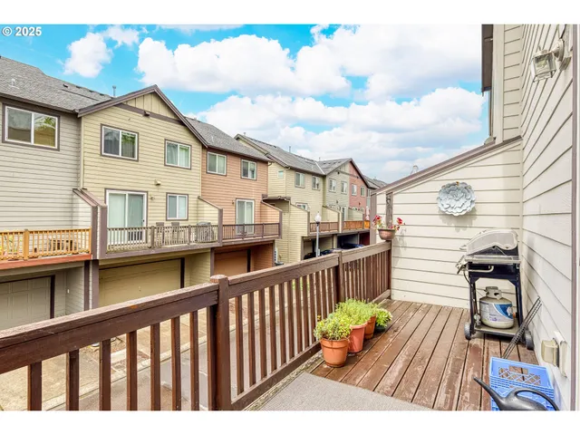 $375,000 | 3497 Southeast Brookwood Avenue, Hillsboro, OR 97123