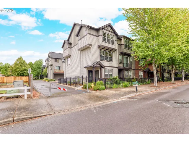 $375,000 | 3497 Southeast Brookwood Avenue, Hillsboro, OR 97123