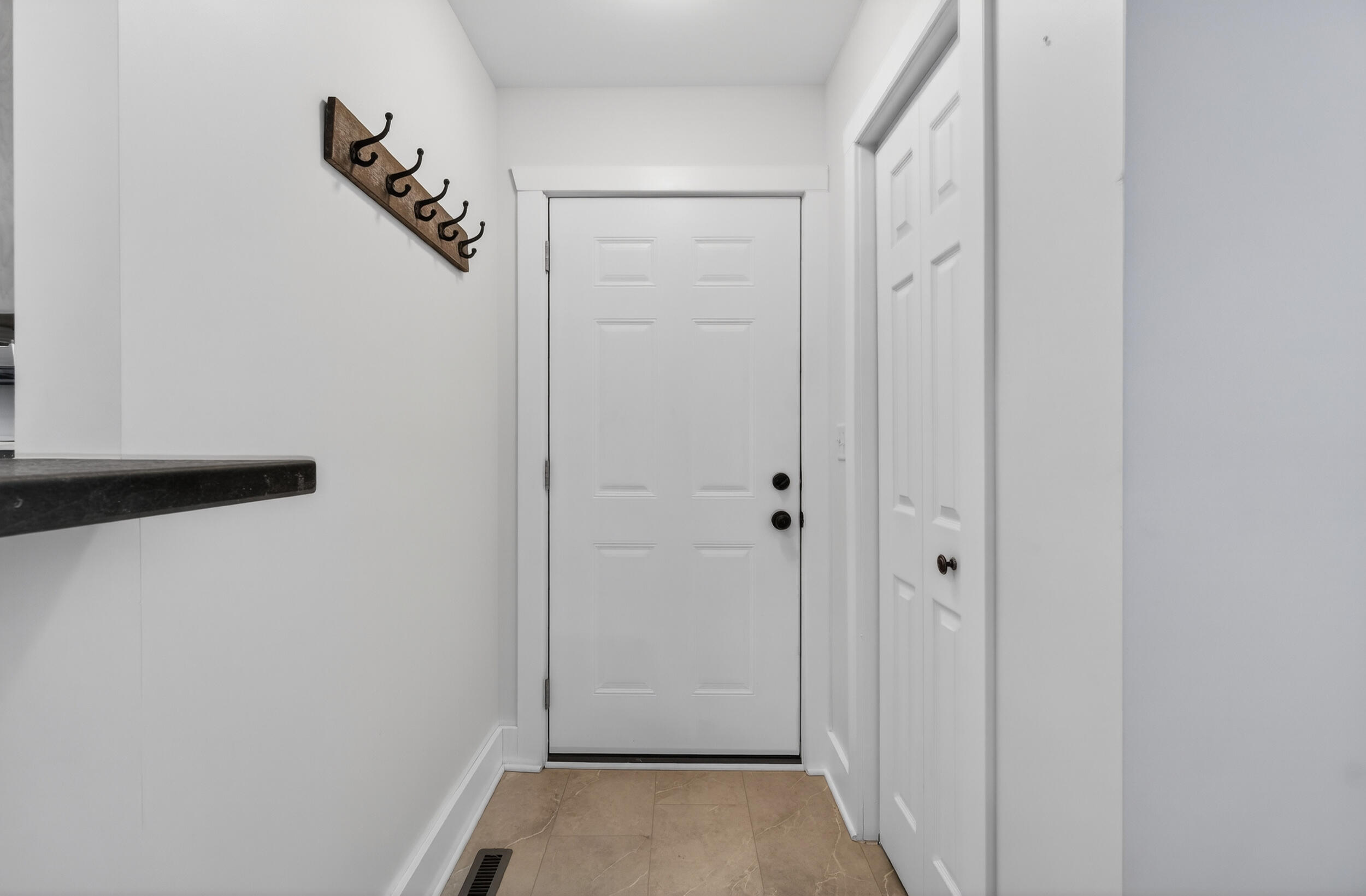 739 Randolph Street Jackson, MI 49203 - Photo 5 of 39 8_739 randolph st jackson mi - 0002