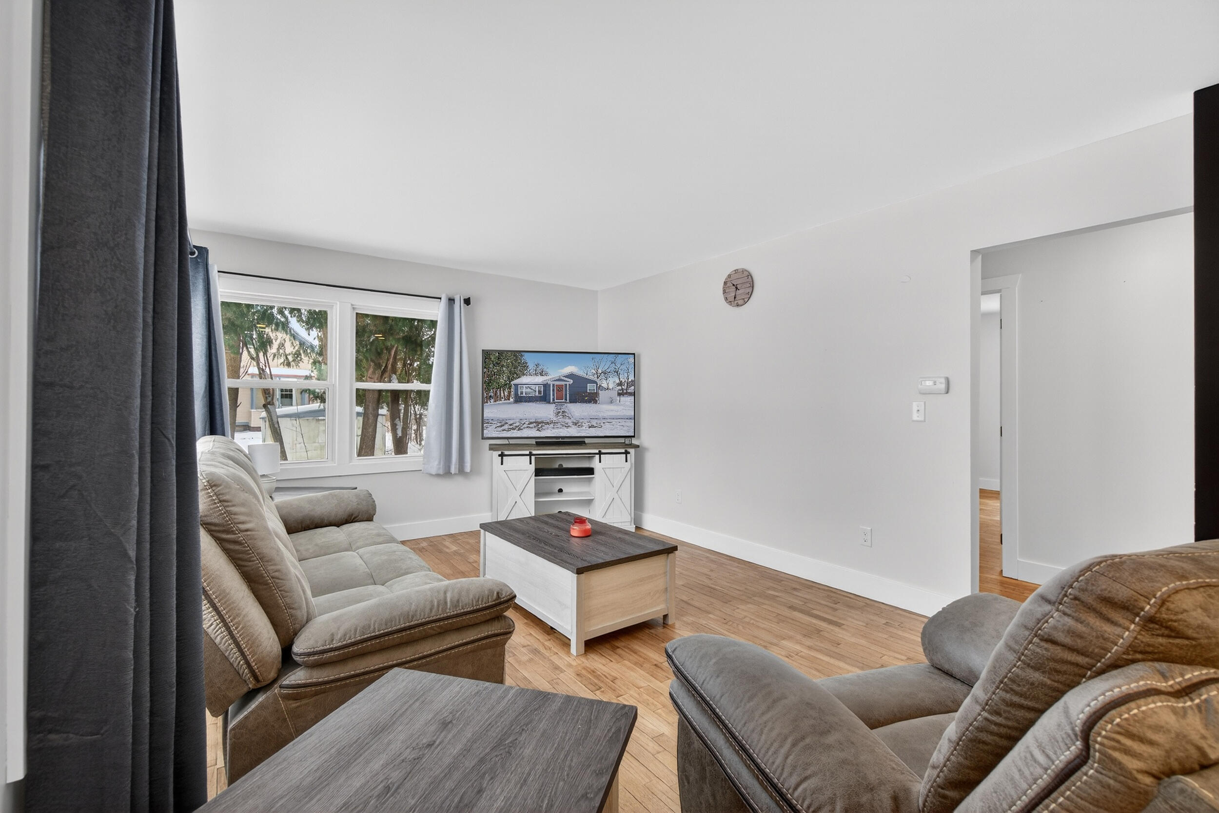 739 Randolph Street Jackson, MI 49203 - Photo 9 of 39 12_739 randolph st jackson mi - 0005