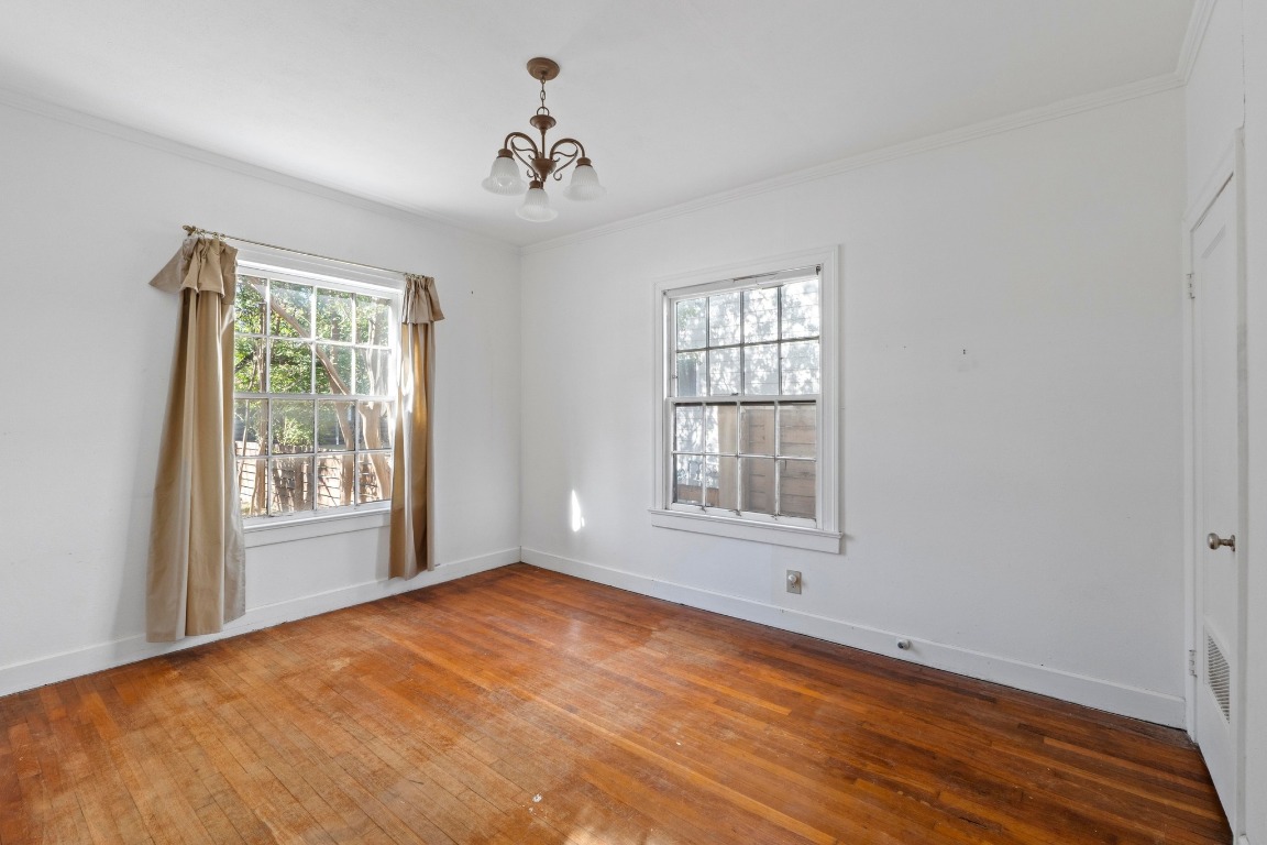 810 East 45th Street Austin, TX 78751 - Photo 11 of 25 a view of an empty room with a window