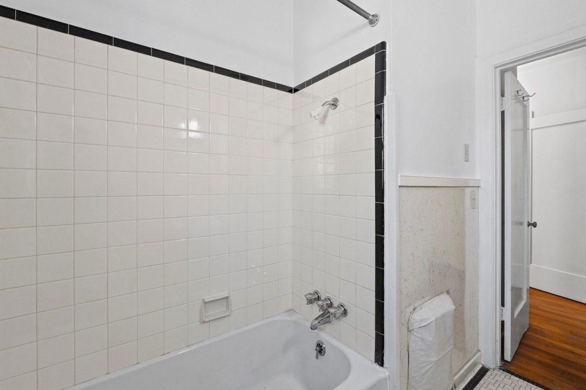 810 East 45th Street Austin, TX 78751 - Photo 18 of 25 a bathroom with a bathtub and a shower