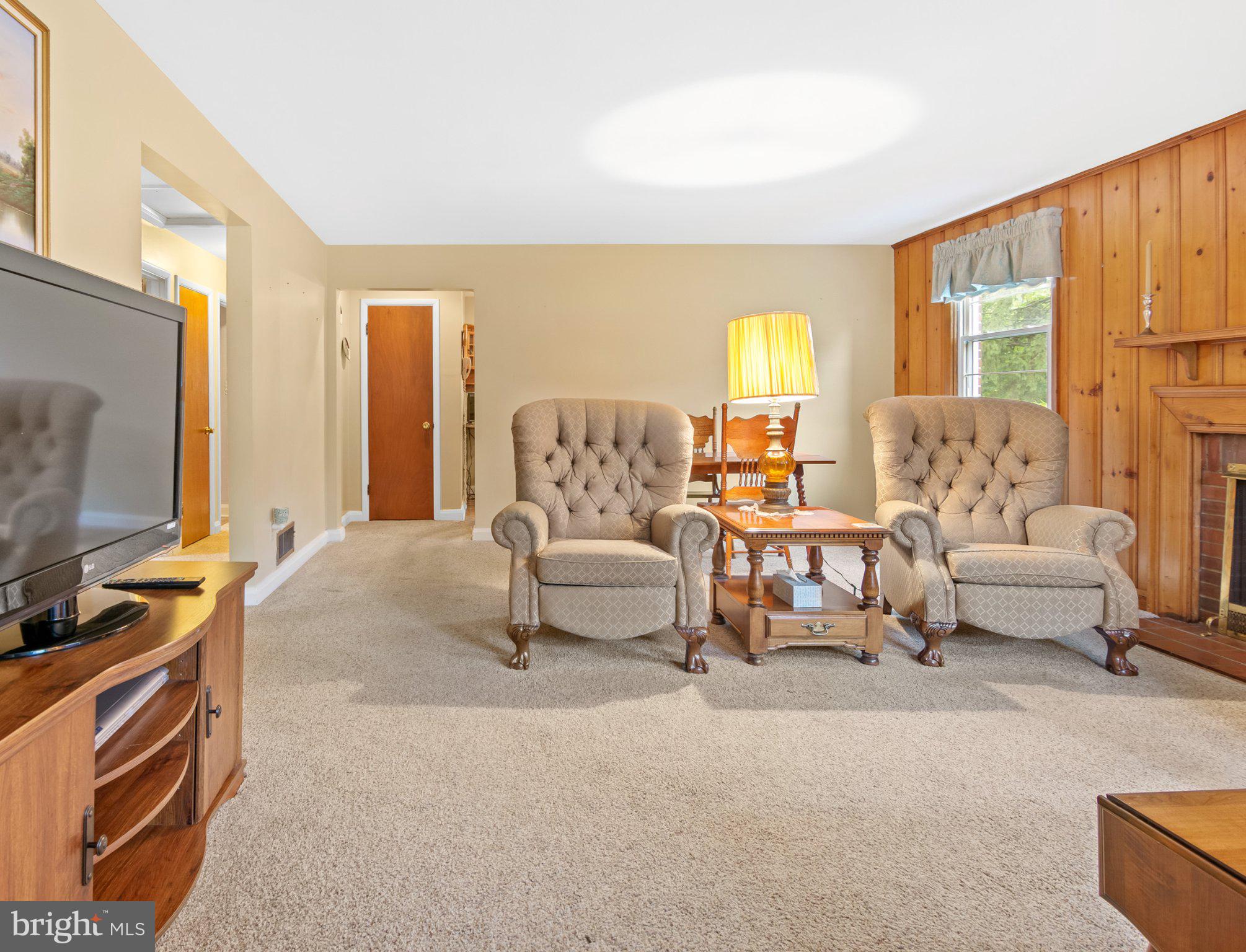 534 Brook Road Baltimore, MD 21286 - Photo 2 of 41 Spacious Living Room