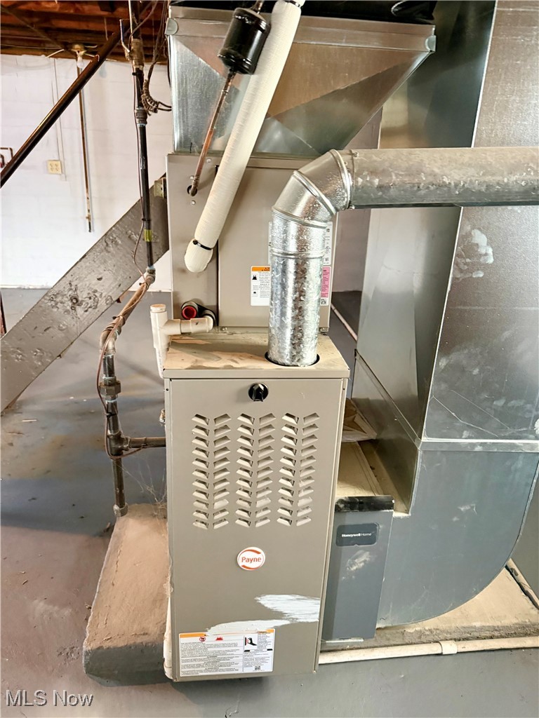34 West Lewis Street Struthers, OH 44471 - Photo 10 of 14 Utilities with heating unit