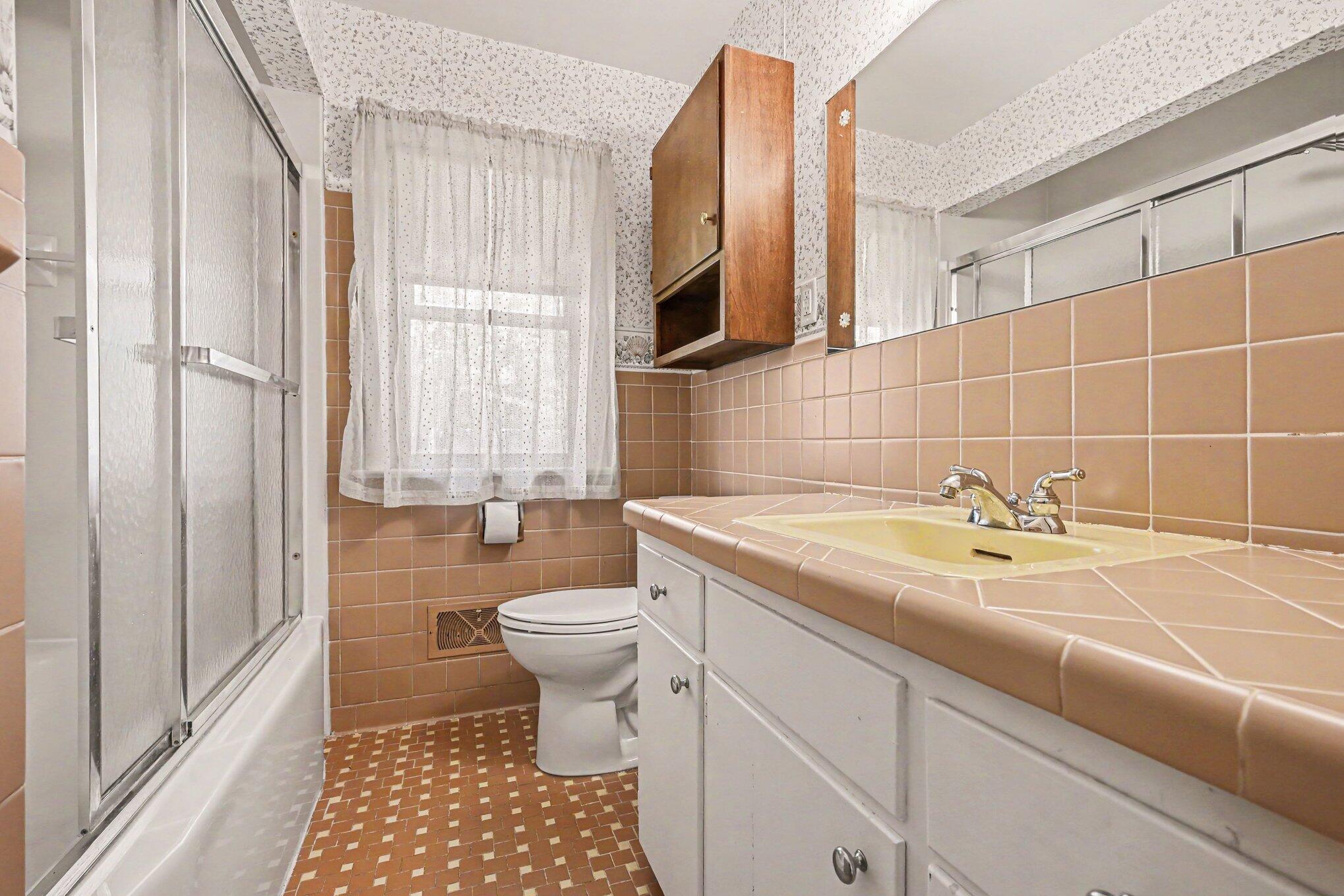 2556 Angling Road Kalamazoo, MI 49008 - Photo 17 of 26 017_file_1159
