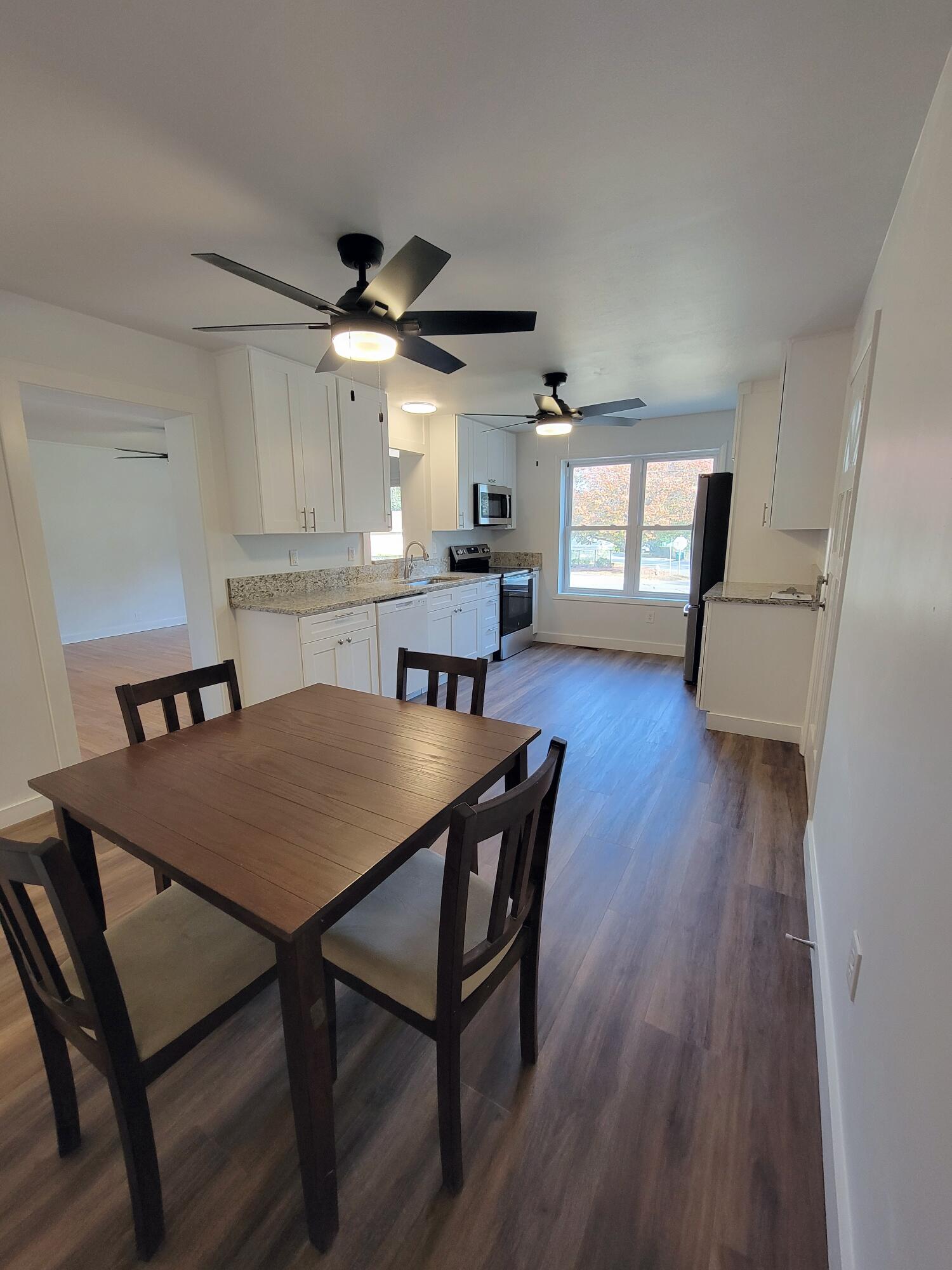 129 Virginia Avenue Barnwell, SC 29812 - Photo 5 of 27 20251119_145139