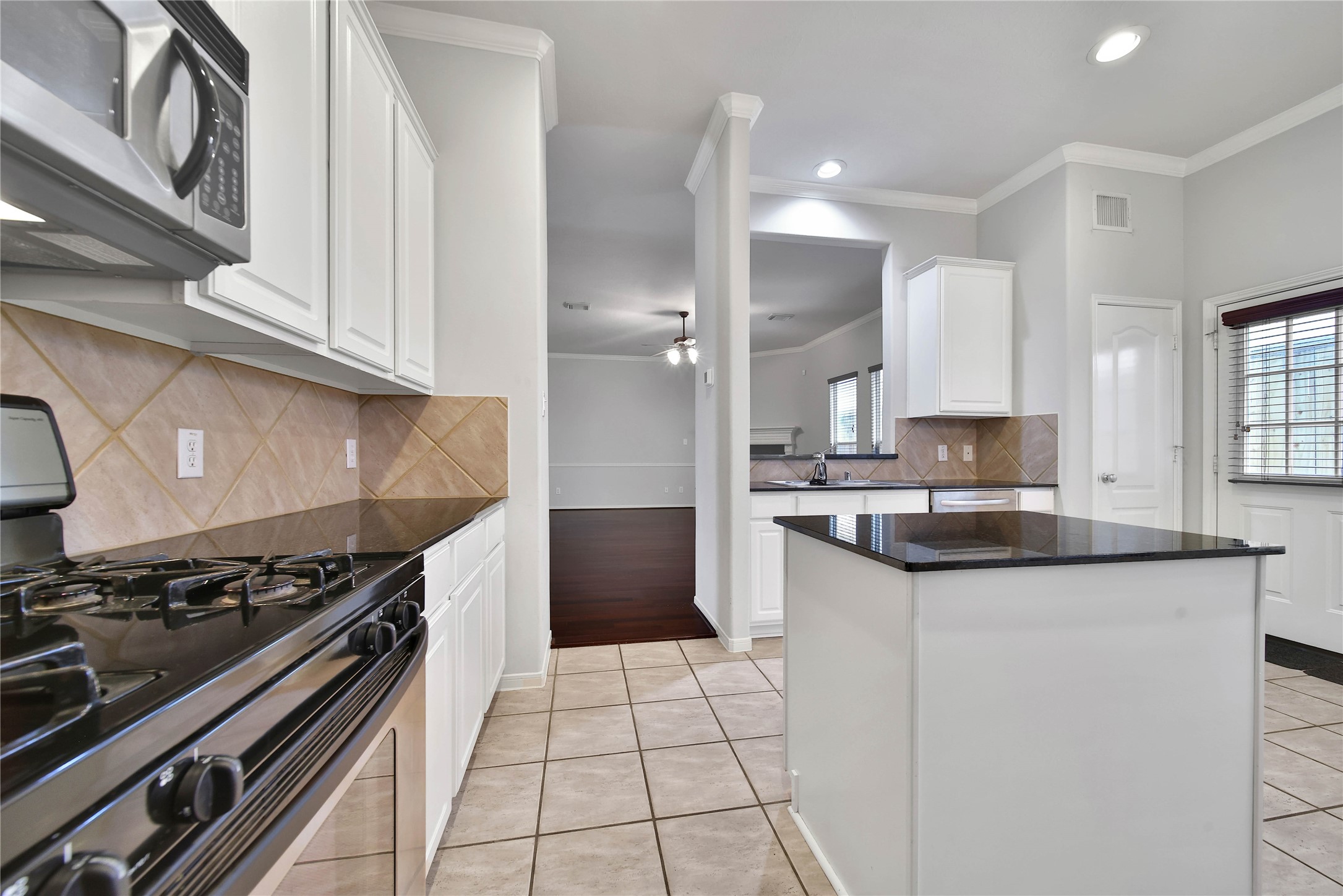 2618 Shady Acres Court Houston, TX 77008 - Photo 19 of 40
