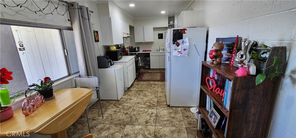 12491 Toby Lane Blythe, CA 92225 - Photo 22 of 41 a living room with furniture and a couch
