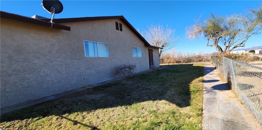 12491 Toby Lane Blythe, CA 92225 - Photo 32 of 41 a backyard of a house