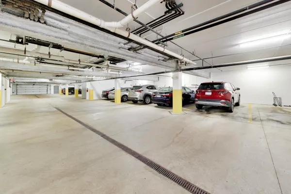 $879,000 | 1688 Green Bay Road, Unit 404, Highland Park, IL 60035