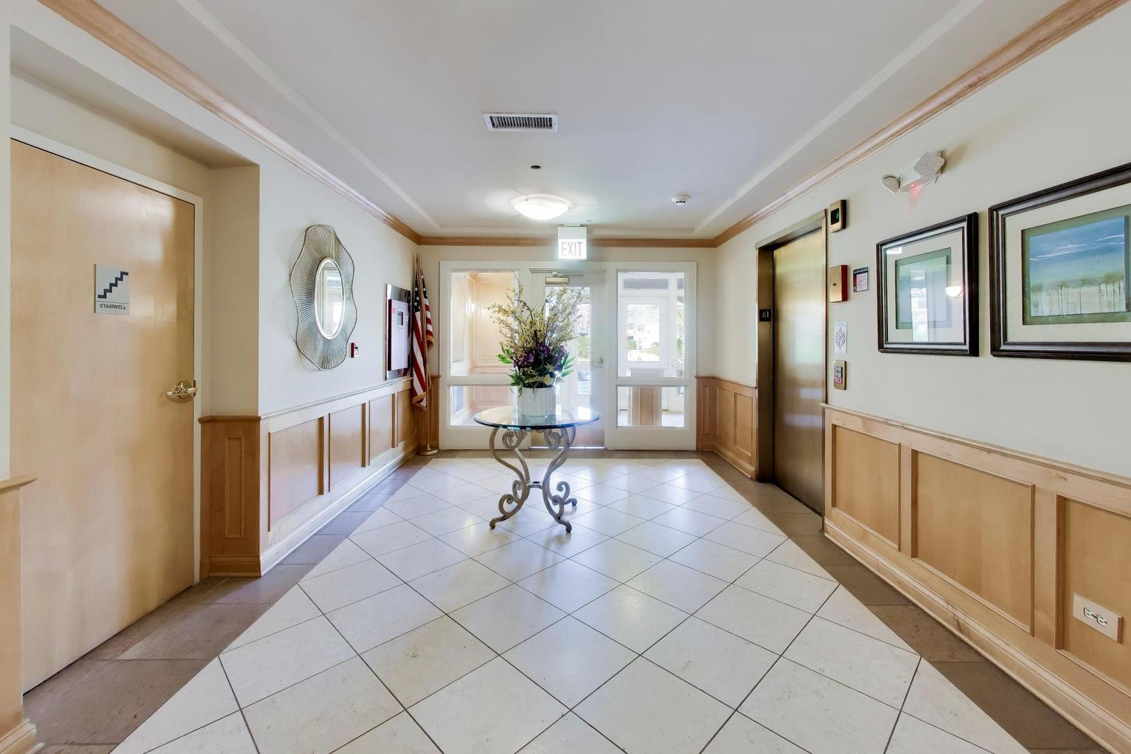 1688 Green Bay Road, Unit 404 Highland Park, IL 60035 - Photo 2 of 17