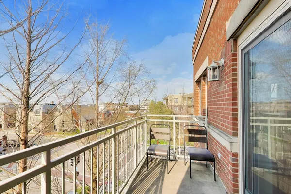 $879,000 | 1688 Green Bay Road, Unit 404, Highland Park, IL 60035