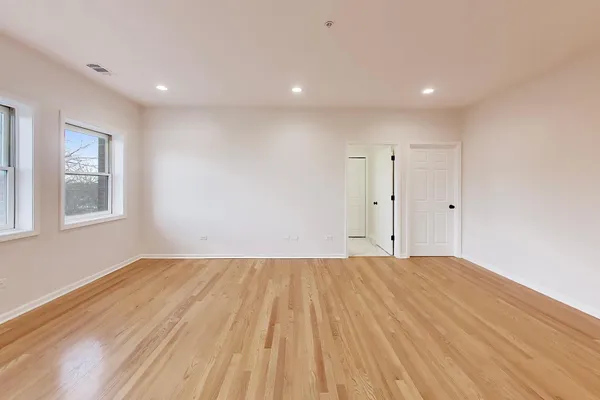 $879,000 | 1688 Green Bay Road, Unit 404, Highland Park, IL 60035